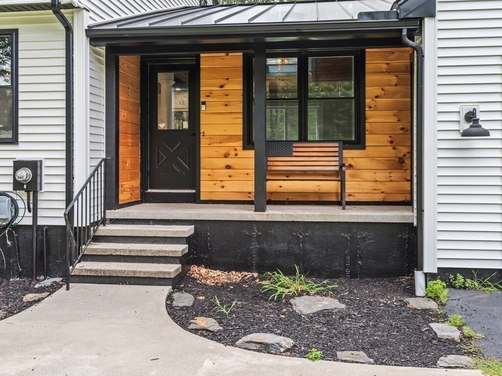 77 Crooked Ledge Rd