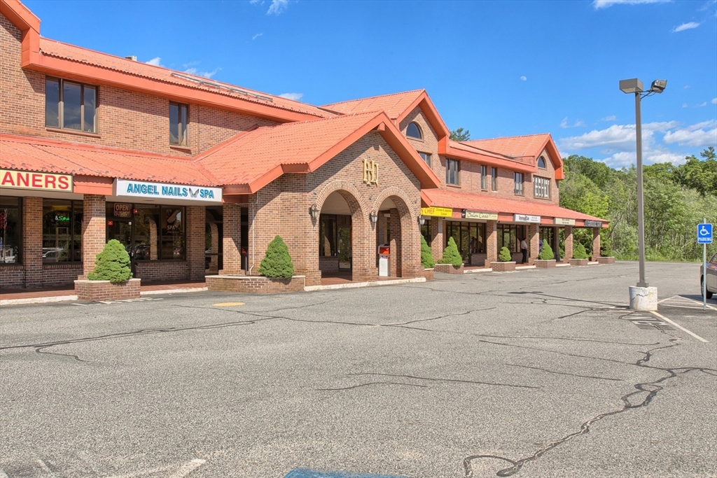 435 Newbury Street 211