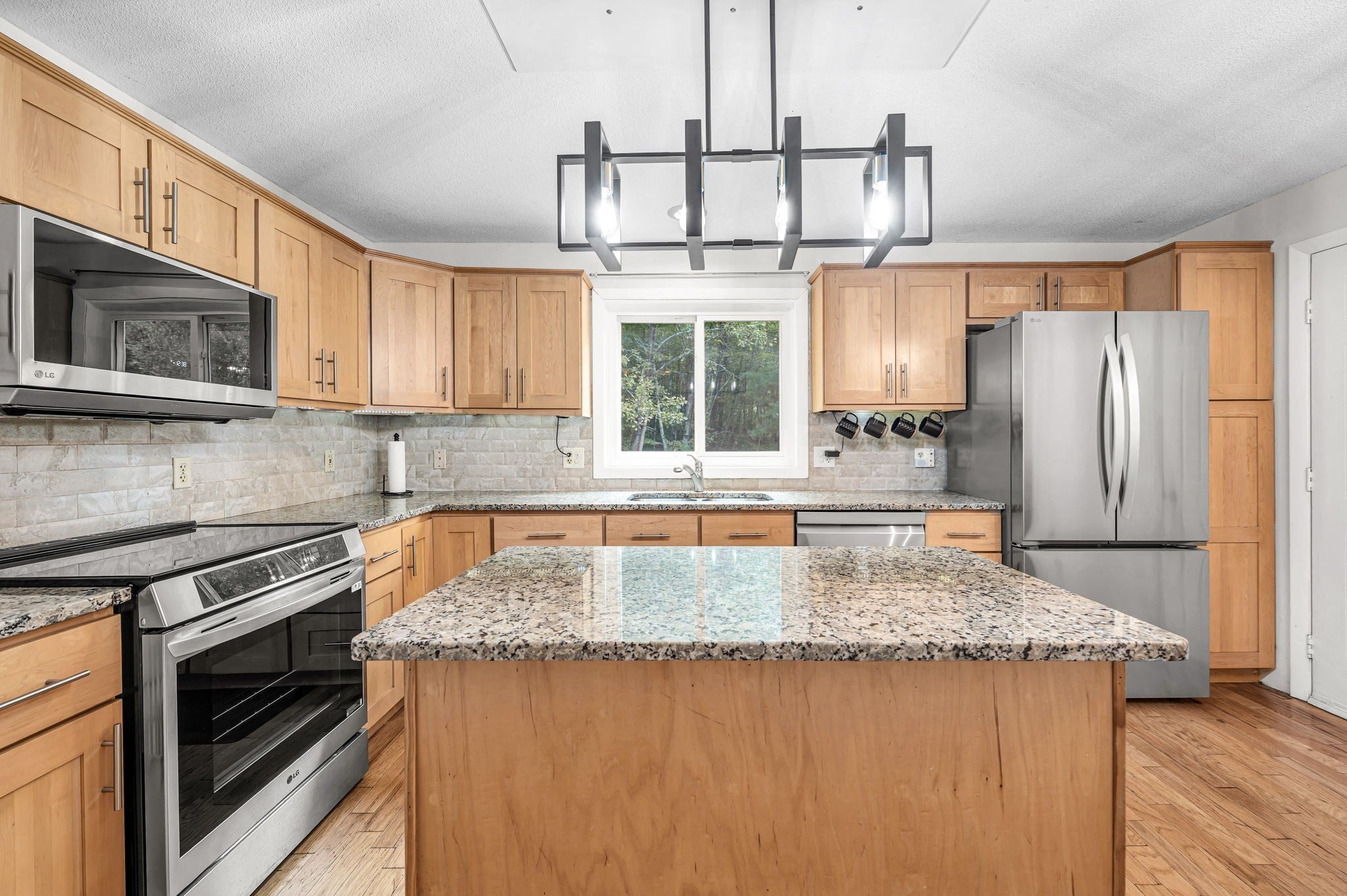 72 Mountain View Dr, Belchertown, MA, 72 Mountain View Dr, Belchertown, MA Photo #19