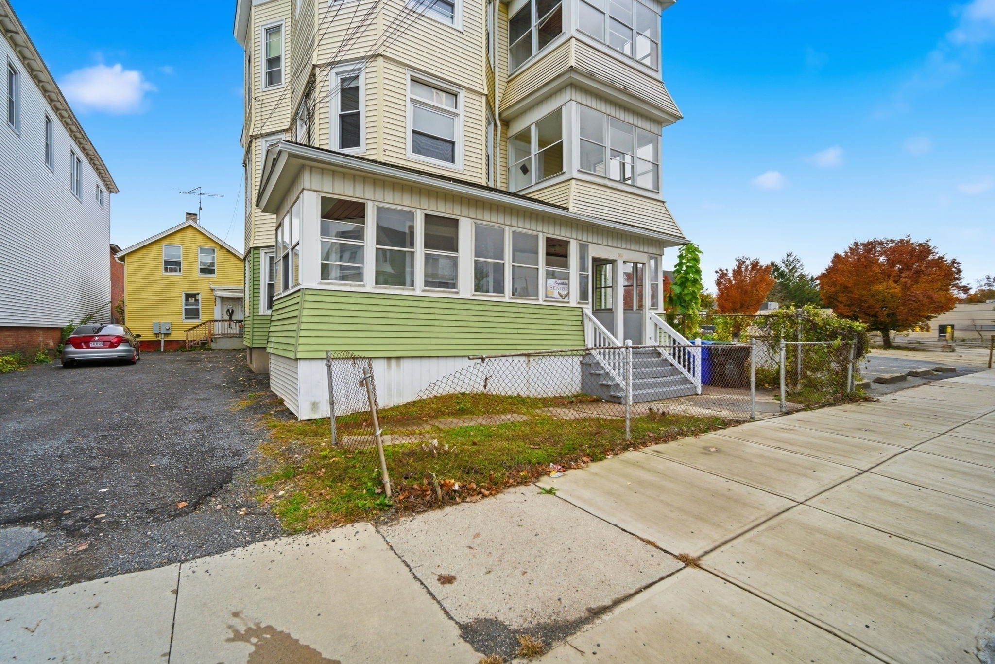 201 Main St