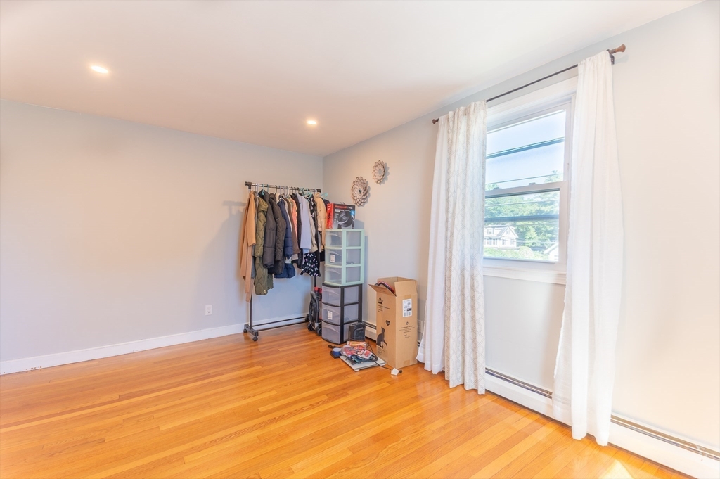 37 Maple Ave