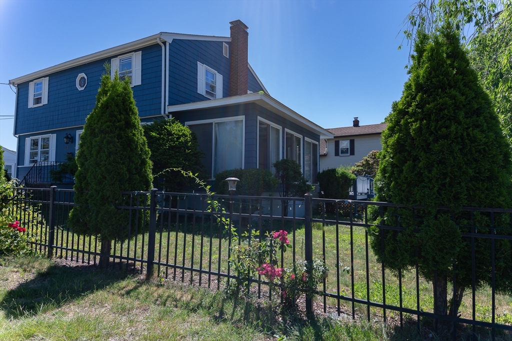 37 Maple Ave