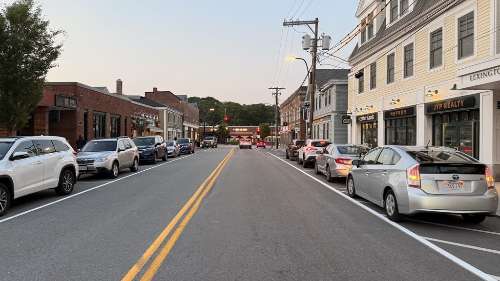 48 Waltham St E