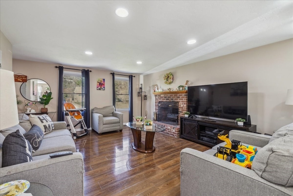 14 Fieldcrest Lndg
