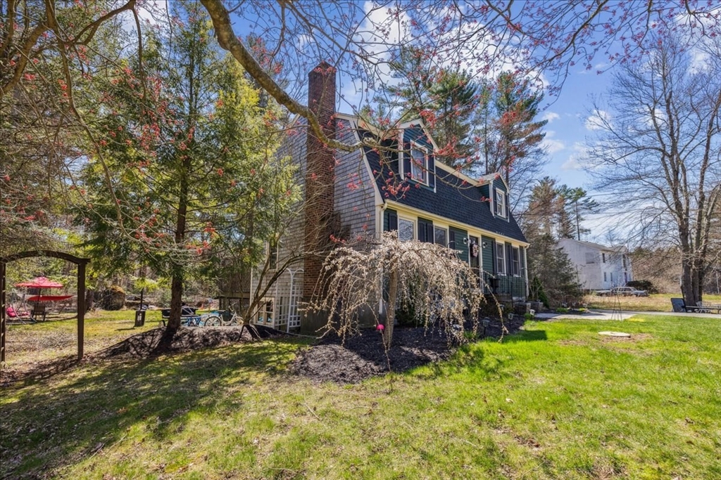 14 Fieldcrest Lndg