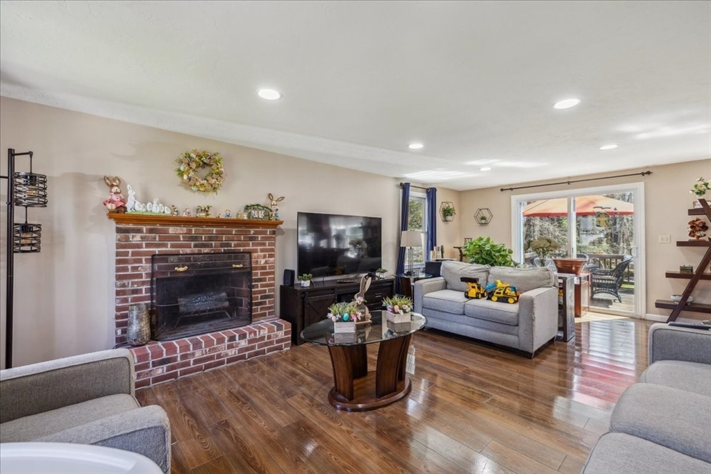 14 Fieldcrest Lndg