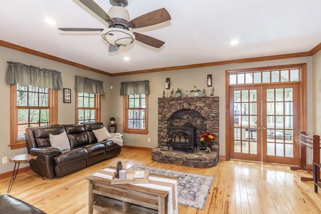 440 Howard ST, Lunenburg, MA Photo #5