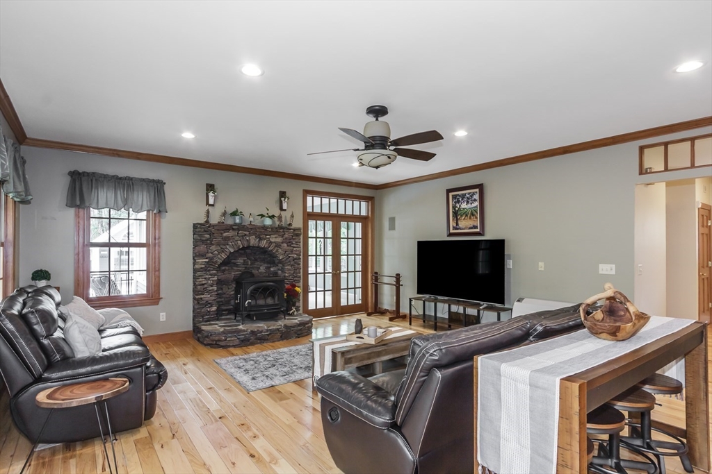 440 Howard ST, Lunenburg, MA Photo #6