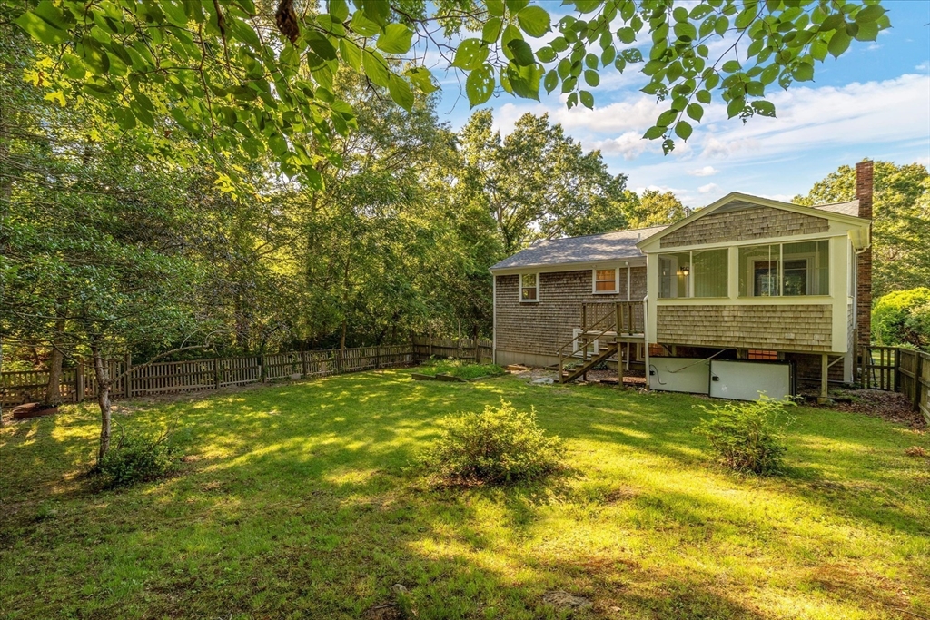 32 Crowell Rd