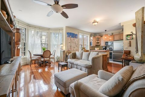 Condominium in Brookline MA 1514 Beacon St.jpg