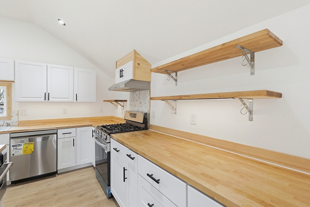 3 Robert St