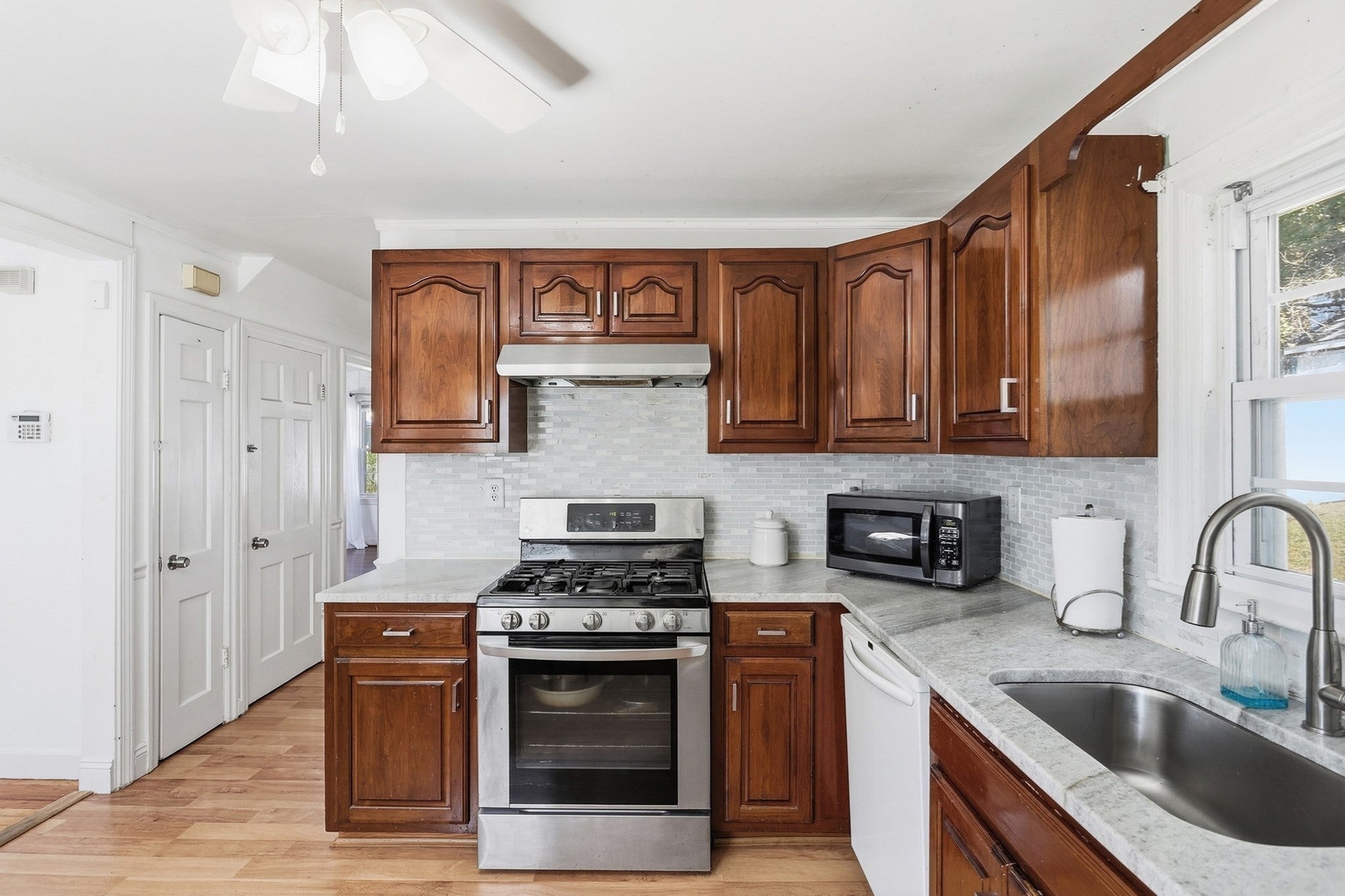 119 Beech St, Lowell, MA, 119 Beech St, Lowell, MA Photo #6