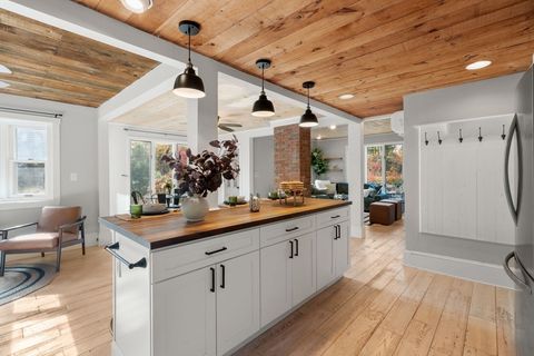 15 King Ave Easton MA 02356