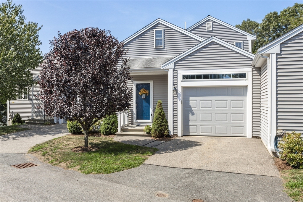 202 Village Ln 202