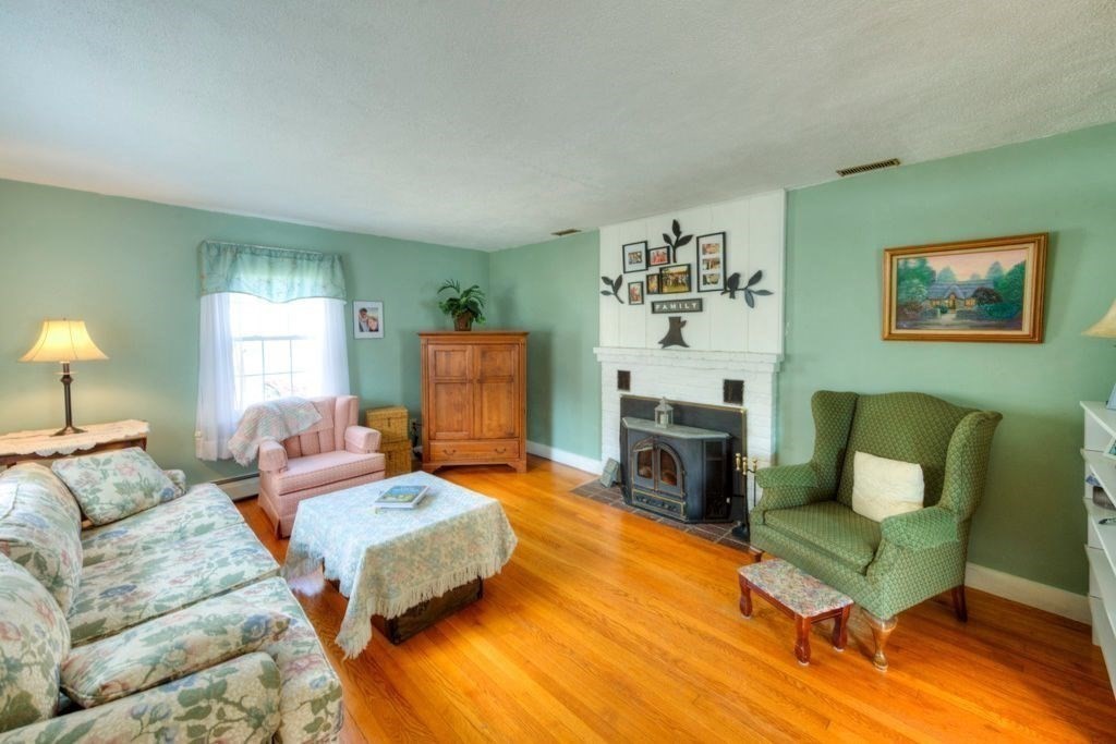 4 Bjorklund Ave