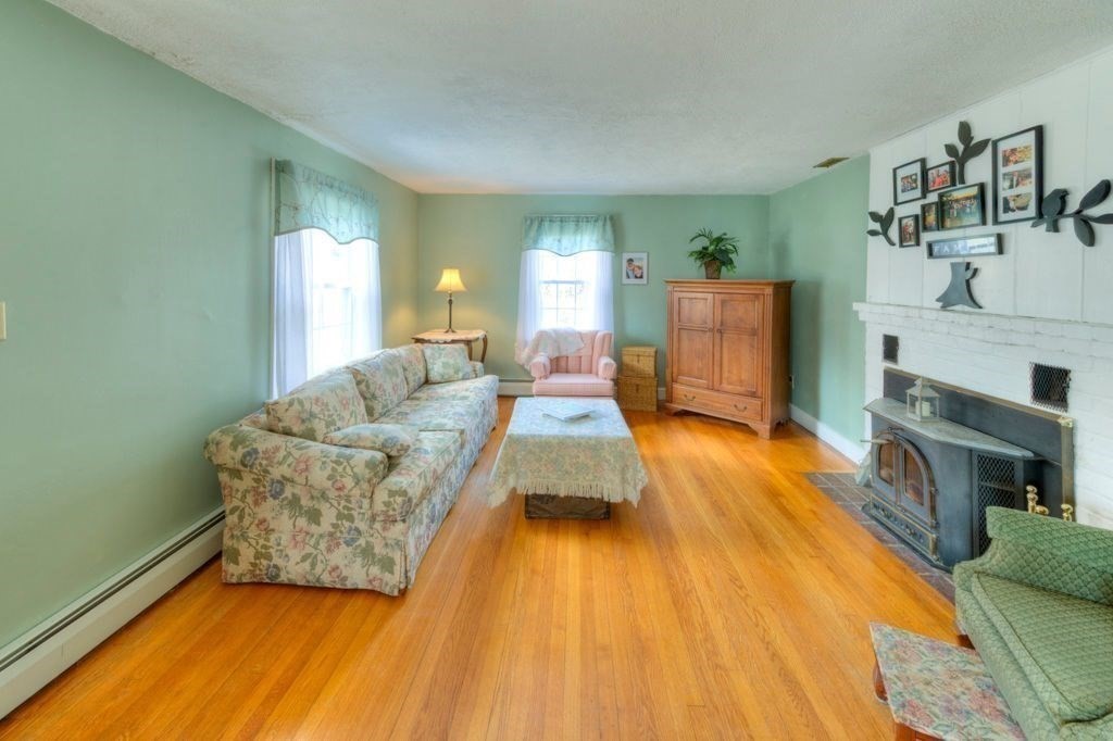 4 Bjorklund Ave