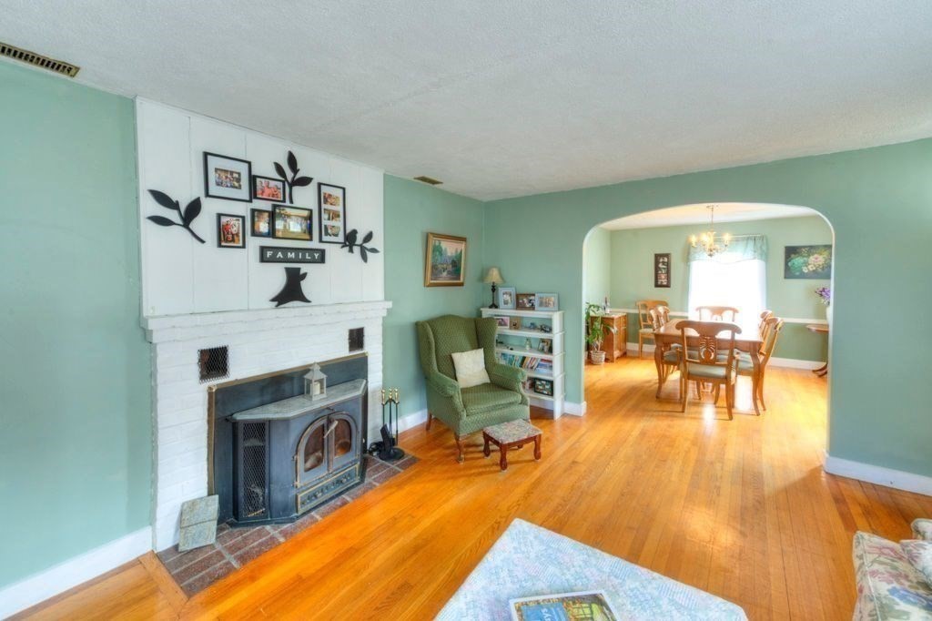 4 Bjorklund Ave