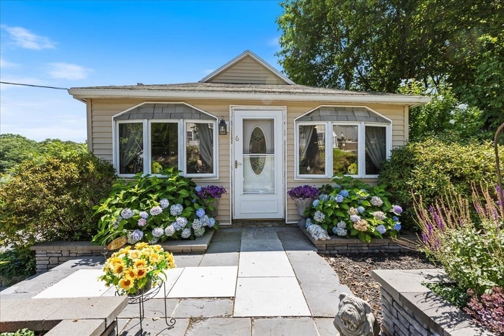 Photo of 6 Exeter Pl, Billerica, MA 01821 (MLS # 73555770)