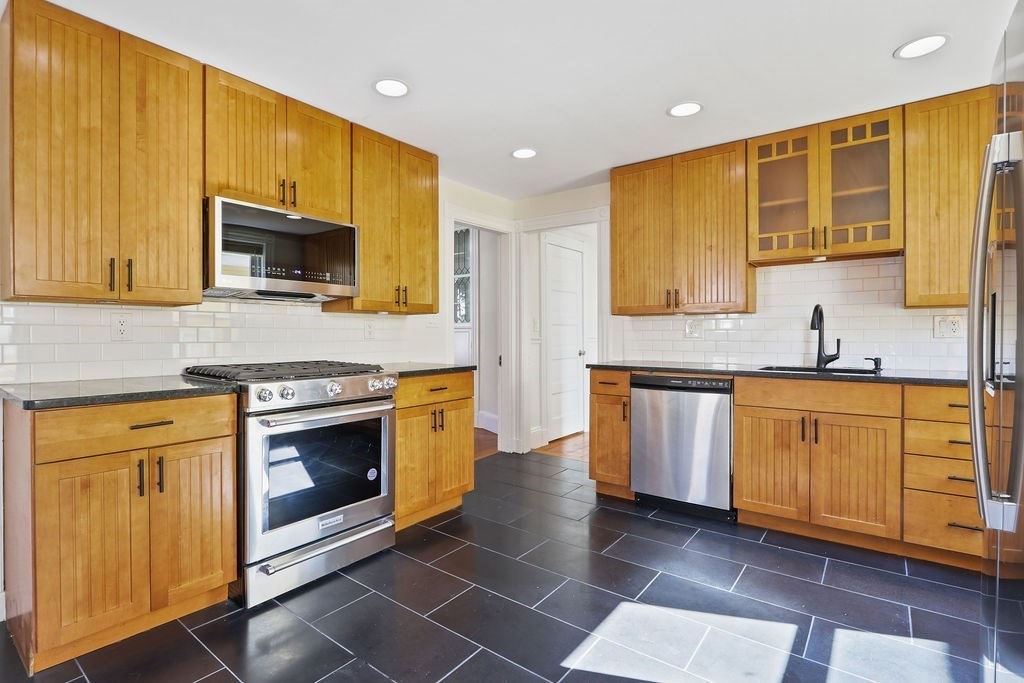 Click for 30 Tuttle St #2, Boston, MA slideshow