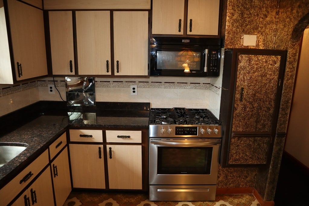 29 Fayette Rd, Bedford, MA, 29 Fayette Rd, Bedford, MA Photo #9
