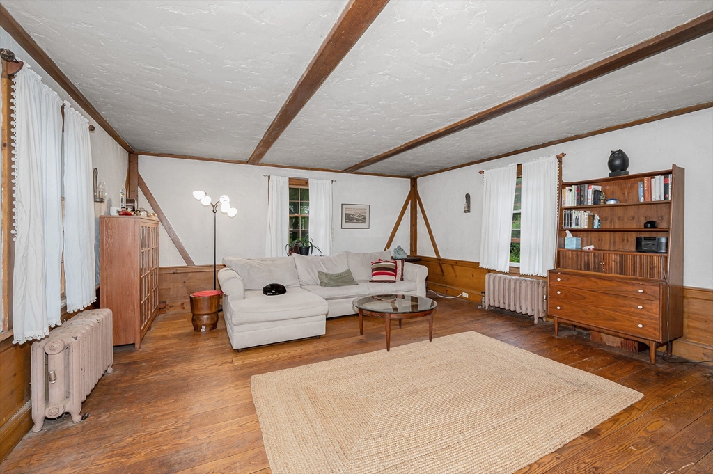 39 Holman Rd