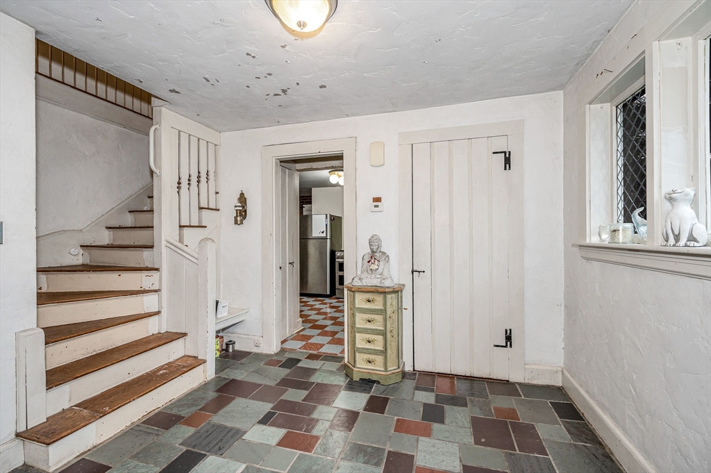 39 Holman Rd