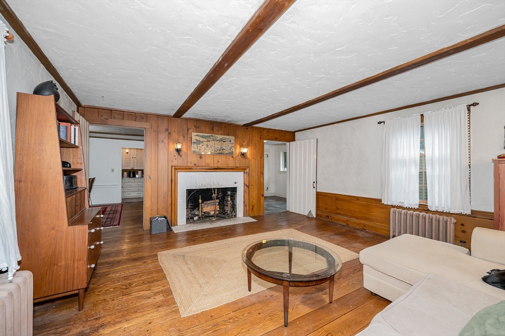 39 Holman Rd