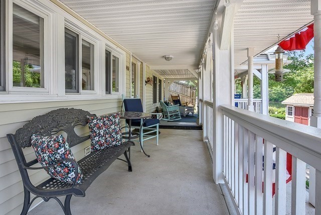 49 Lakeview Ave