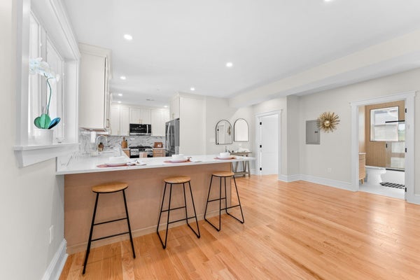 194 WASHINGTON AVE APT 3, WINTHROP, MA 02152 - Image e576bb4b62ff0de29ec24c196ffeb082/2780837566