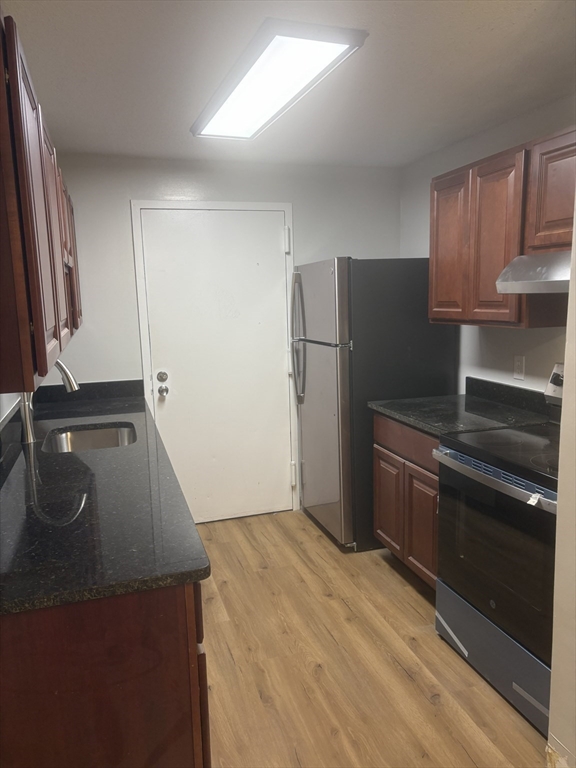 27 Village Rock Lane 20