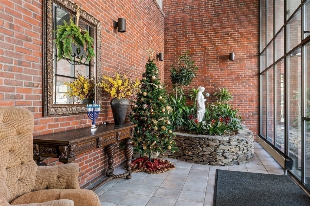 154 Lynnway 303