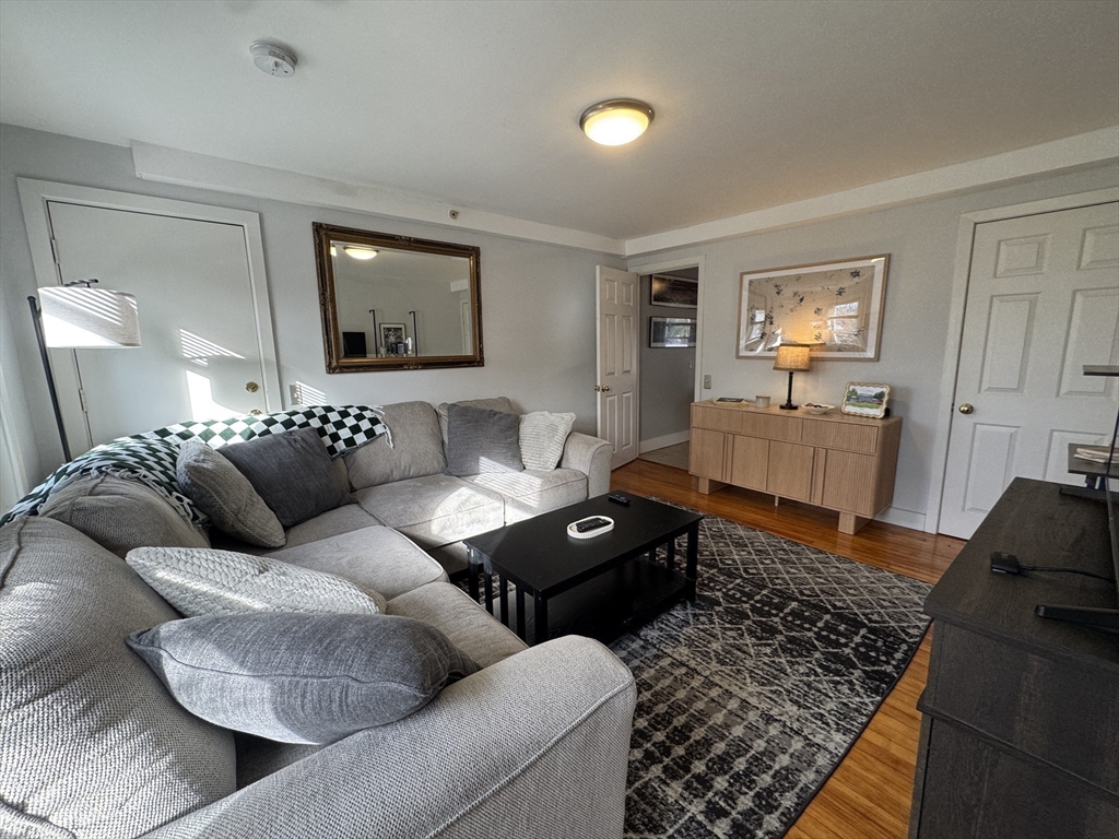 71 Rivulet St B