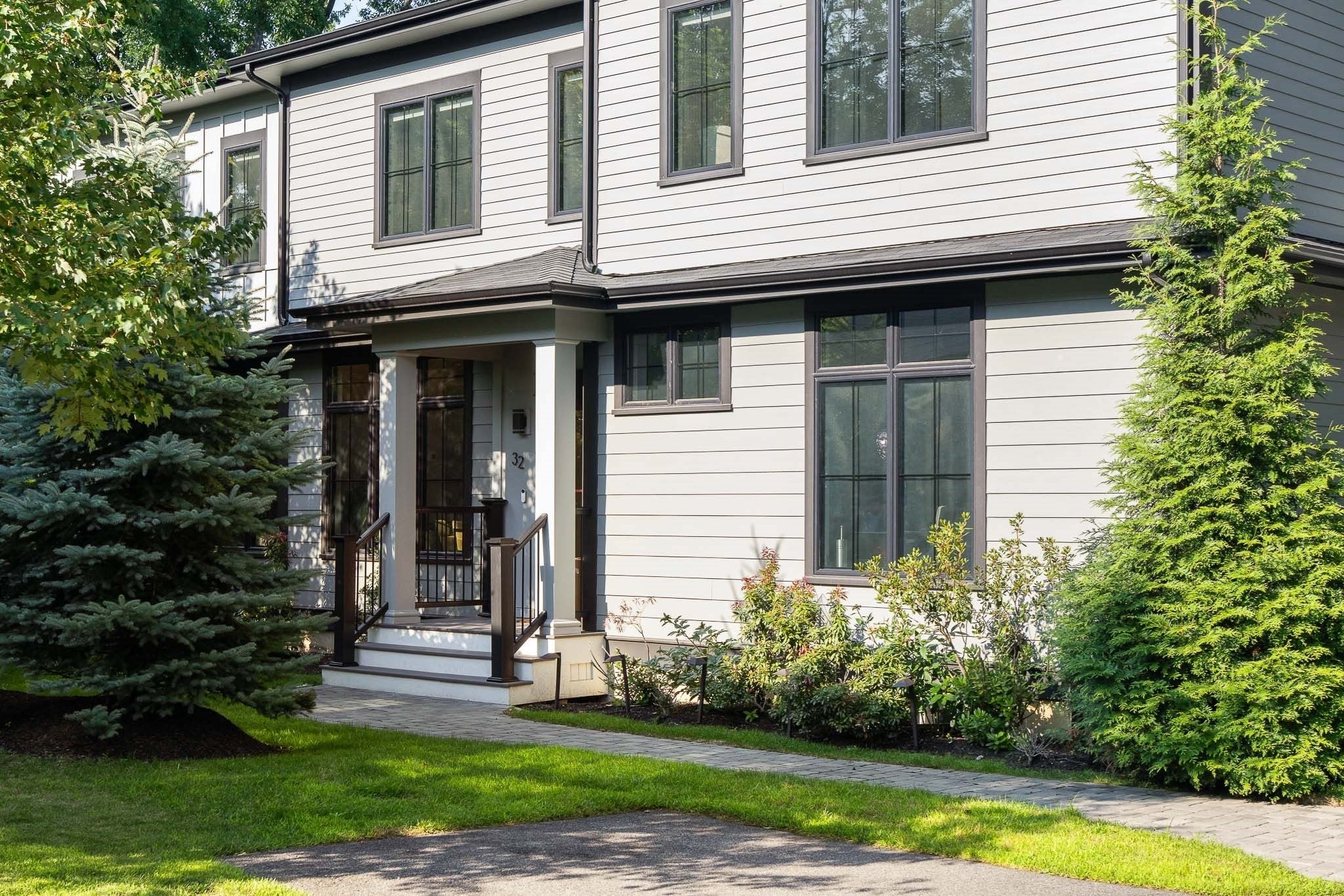 32 Lantern Ln, Wellesley, MA Photo #2