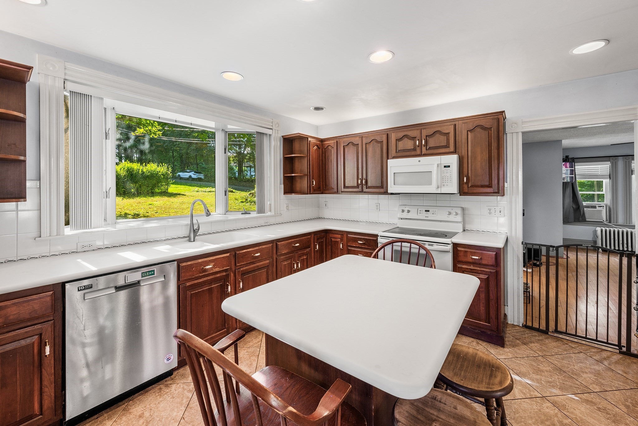 161 Pleasant St, Lunenburg, MA, 161 Pleasant St, Lunenburg, MA Photo #9