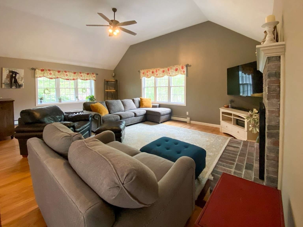 51 Magnolia Dr