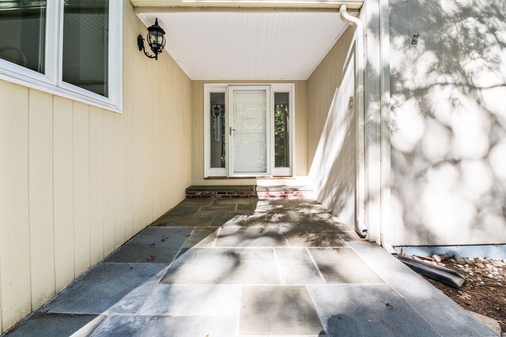 Sherborn, Massachusetts 01770, United States, 4 Bedrooms Bedrooms, ,3 BathroomsBathrooms,Residential,Active,223974