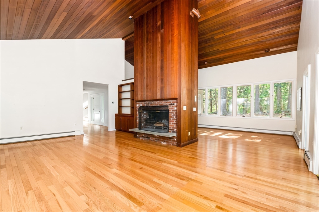 Sherborn, Massachusetts 01770, United States, 4 Bedrooms Bedrooms, ,3 BathroomsBathrooms,Residential,Active,223974