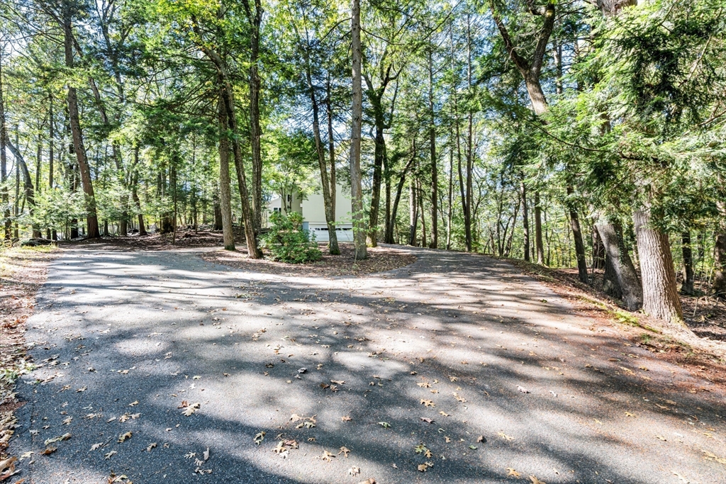 Sherborn, Massachusetts 01770, United States, 4 Bedrooms Bedrooms, ,3 BathroomsBathrooms,Residential,Active,223974