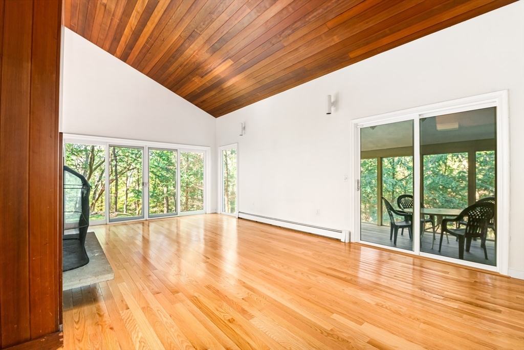 Sherborn, Massachusetts 01770, United States, 4 Bedrooms Bedrooms, ,3 BathroomsBathrooms,Residential,Active,223974