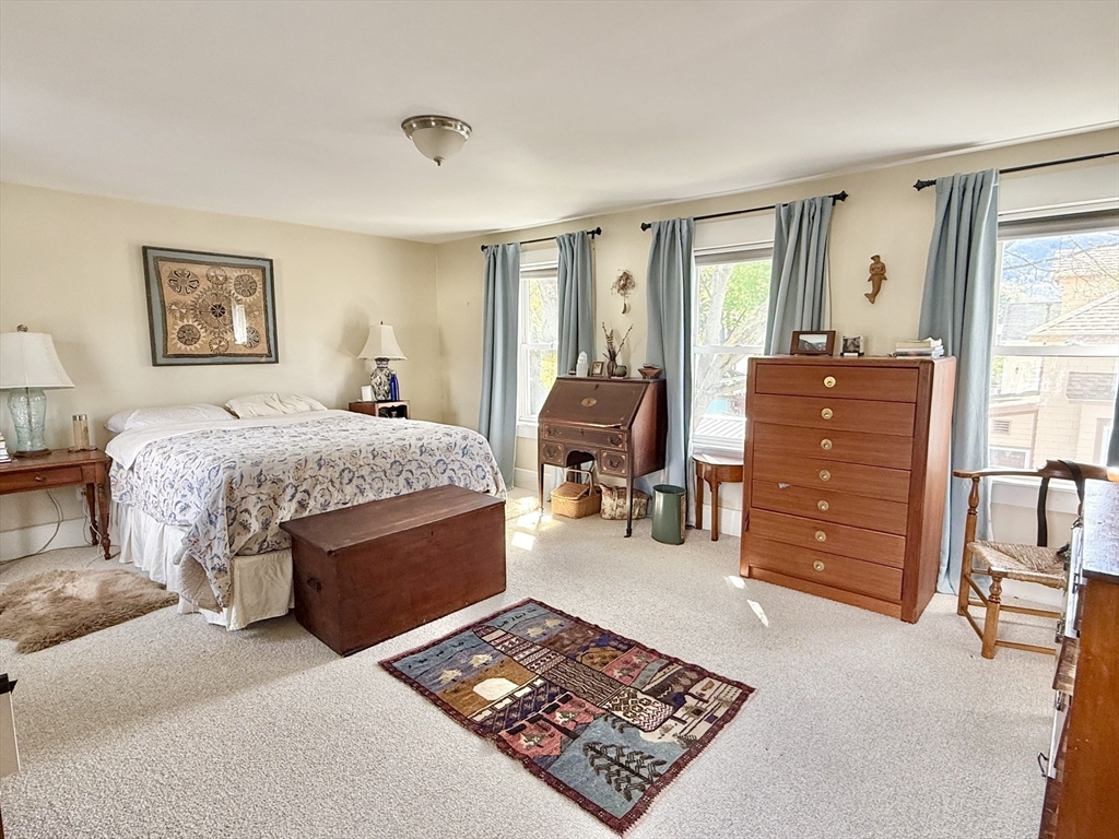 27 Holyoke St, Easthampton, MA Photo #25