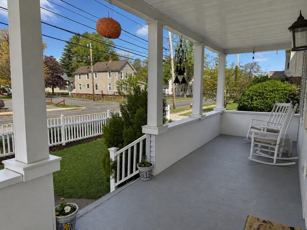 27 Holyoke St, Easthampton, MA Photo #3