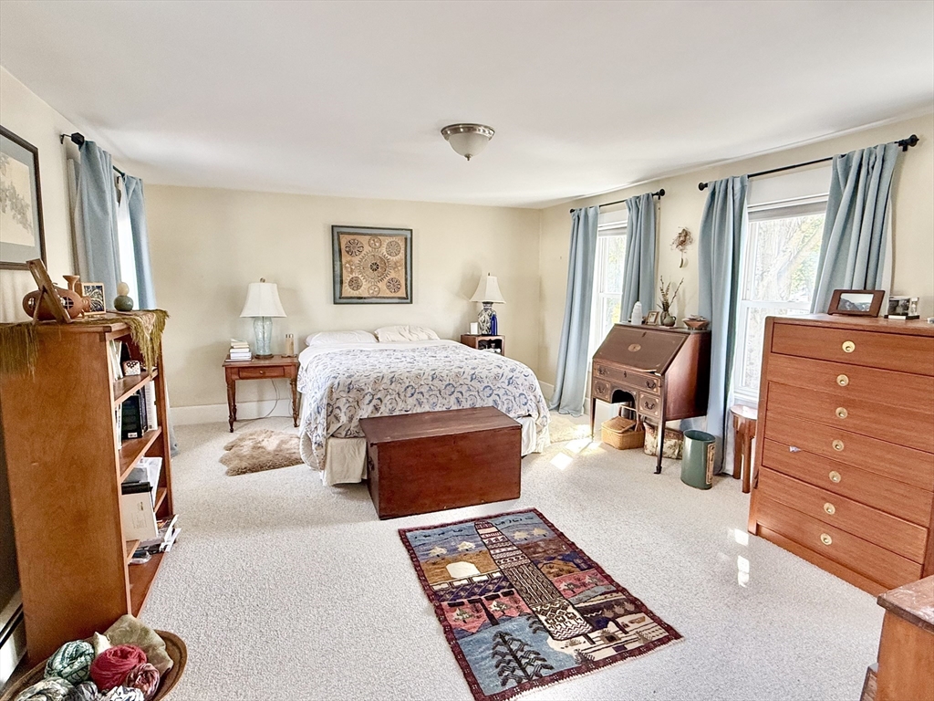 27 Holyoke St, Easthampton, MA Photo #24