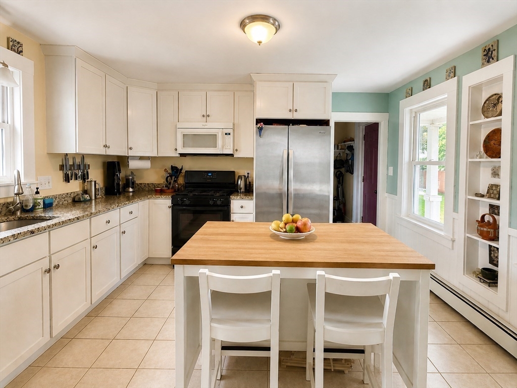 27 Holyoke St, Easthampton, MA Photo #6