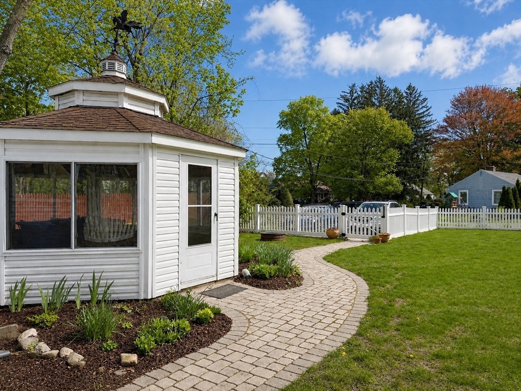 27 Holyoke St, Easthampton, MA Photo #30