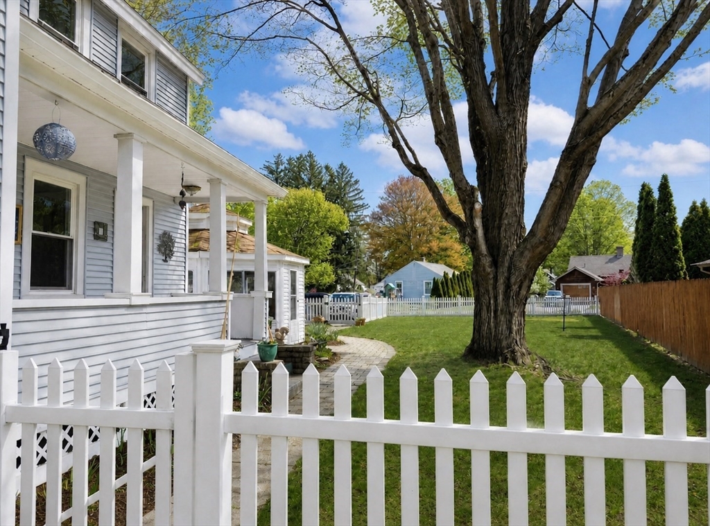 27 Holyoke St, Easthampton, MA Photo #29