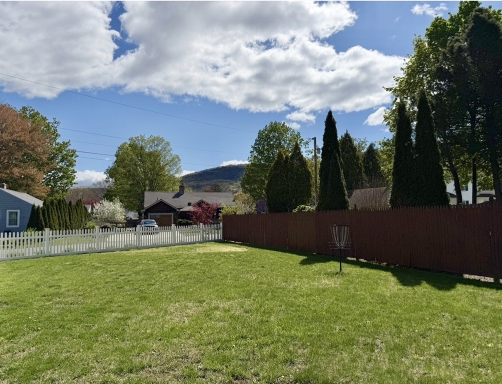 27 Holyoke St, Easthampton, MA Photo #32