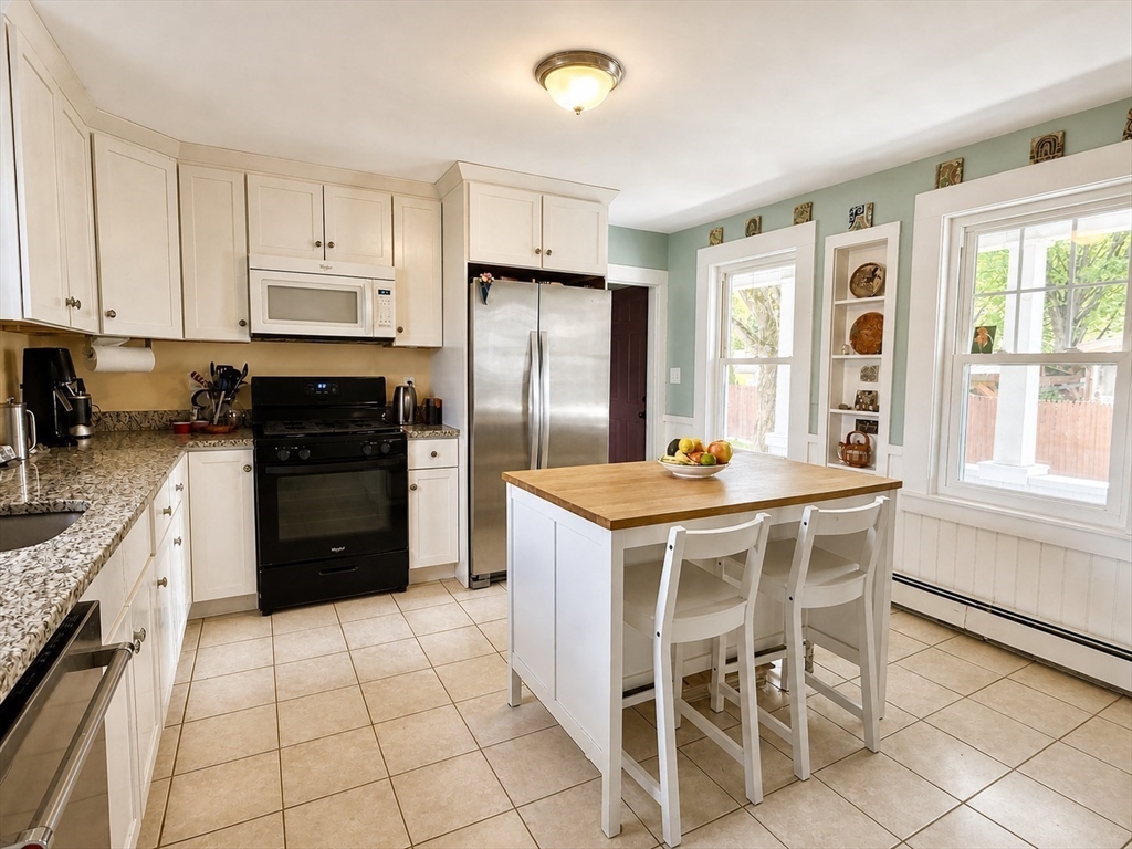 27 Holyoke St, Easthampton, MA Photo #8