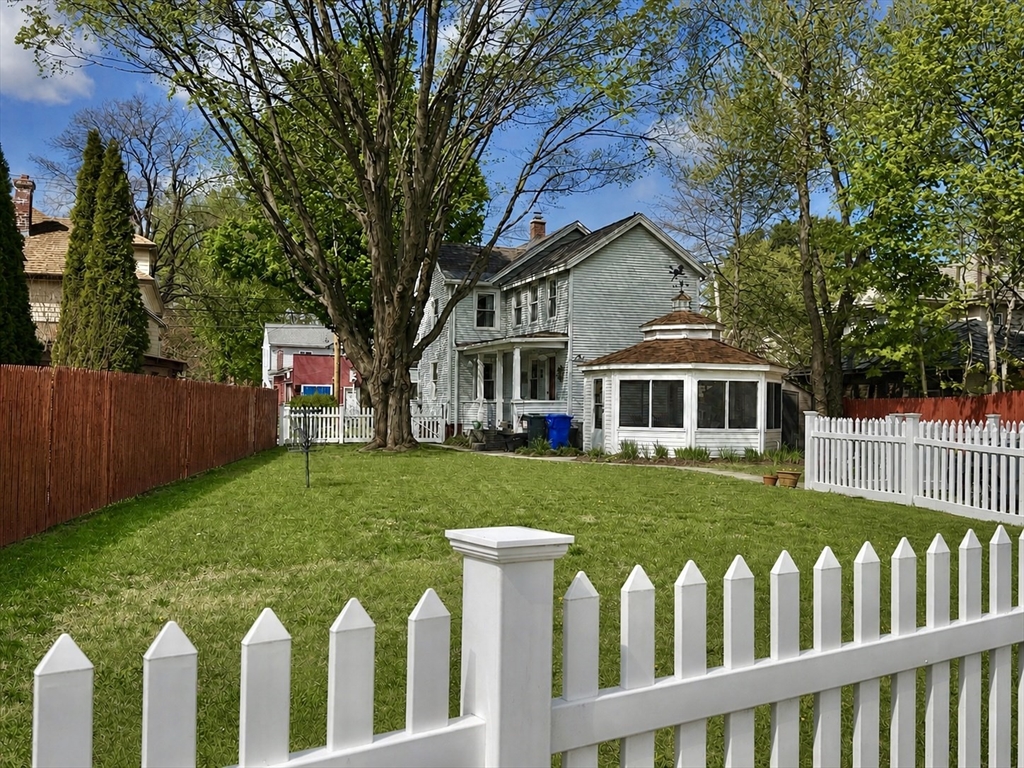 27 Holyoke St, Easthampton, MA Photo #33
