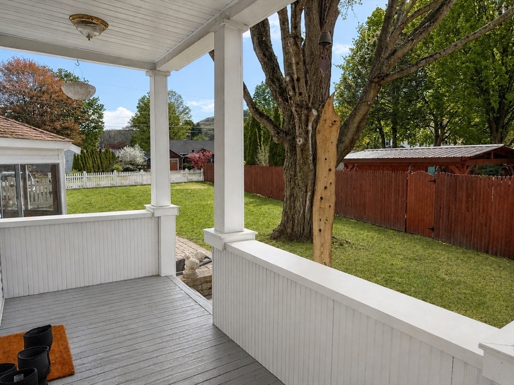 27 Holyoke St, Easthampton, MA Photo #4