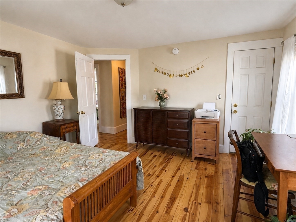 27 Holyoke St, Easthampton, MA Photo #21